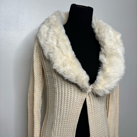 White House Black Market Women’s XS Cream Knit Cardigan Faux Fur Collar - Picture 3 of 10